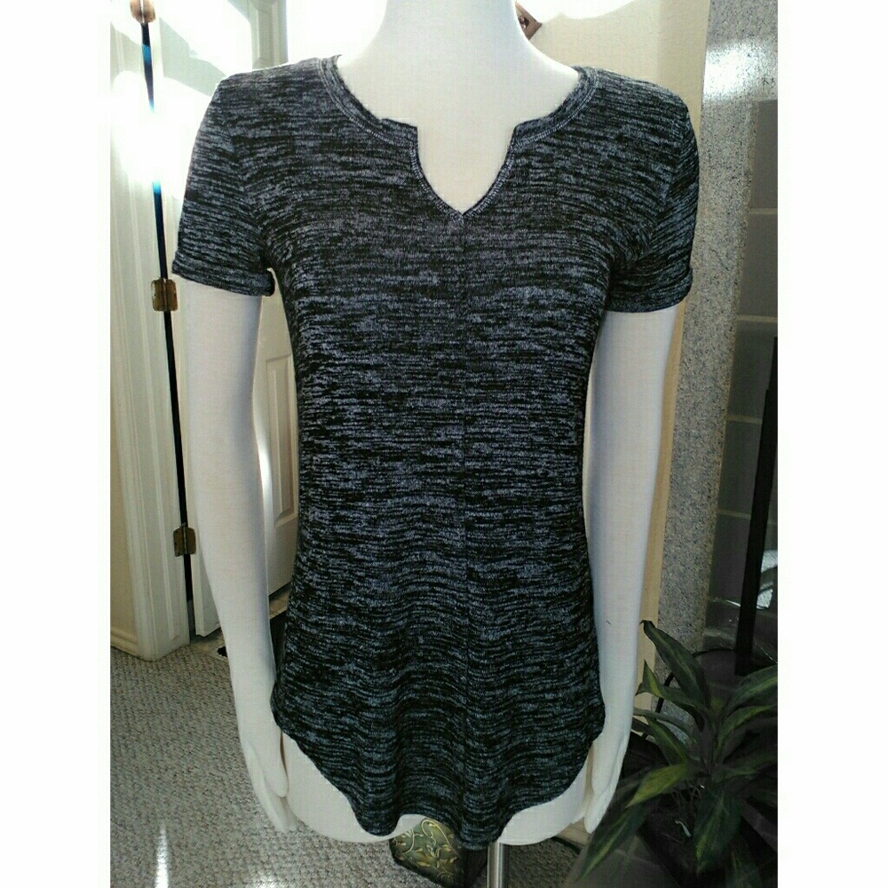 A.N.A. A New Approach black and white top